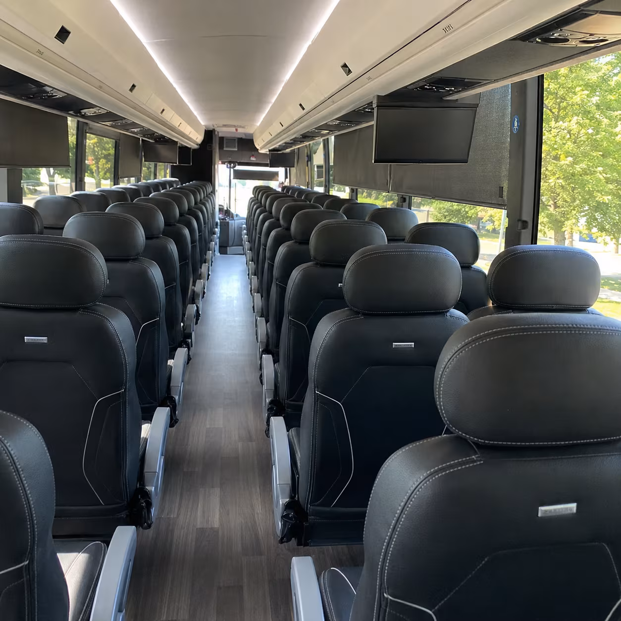 charter buses to und fighting hawks hockey games at the ralph