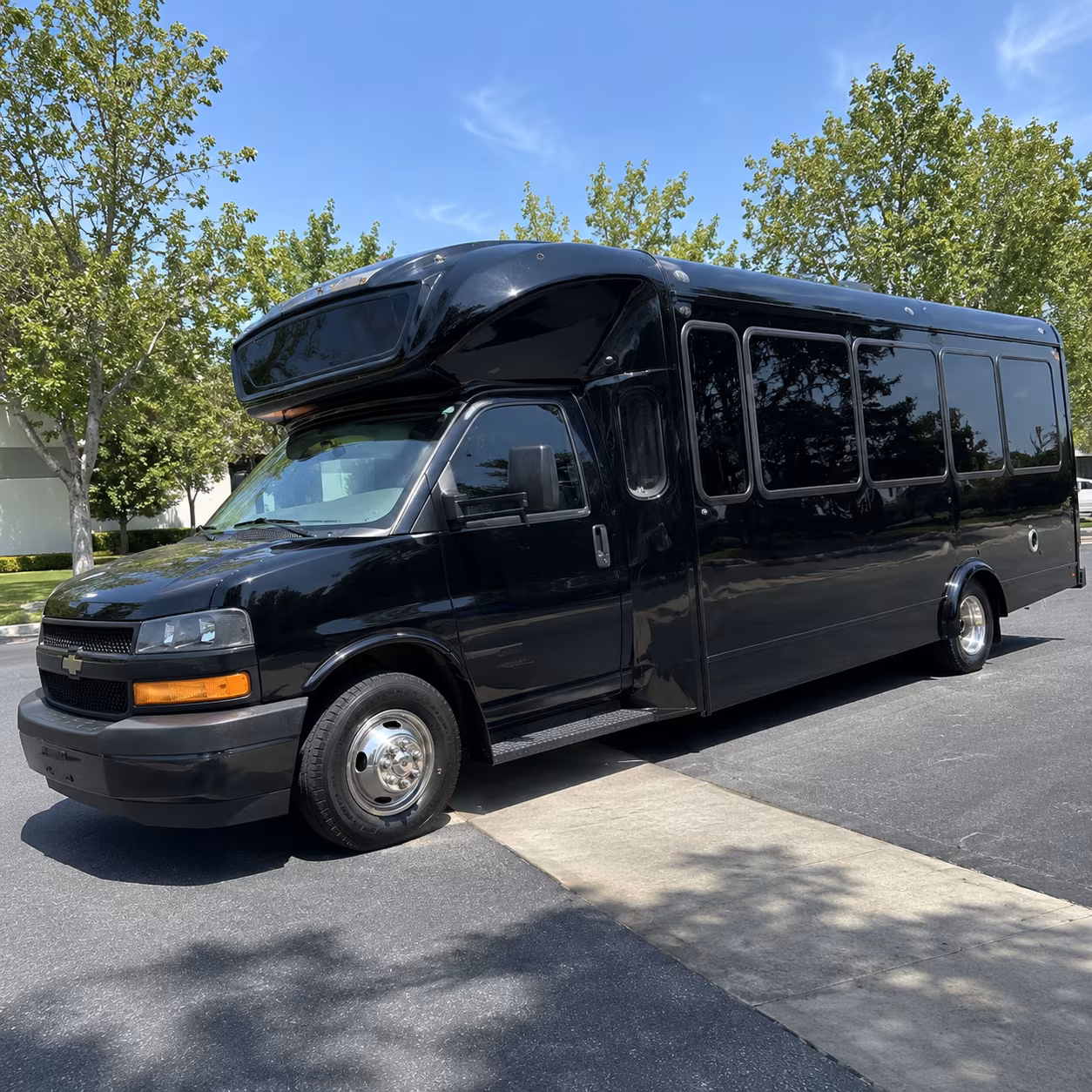 grand forks 15 passenger party bus