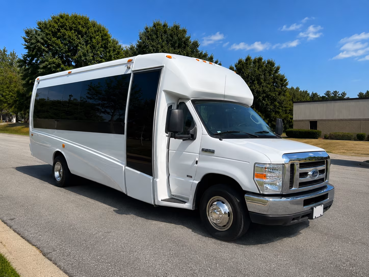shuttle buses to und arena shows and campus concert events