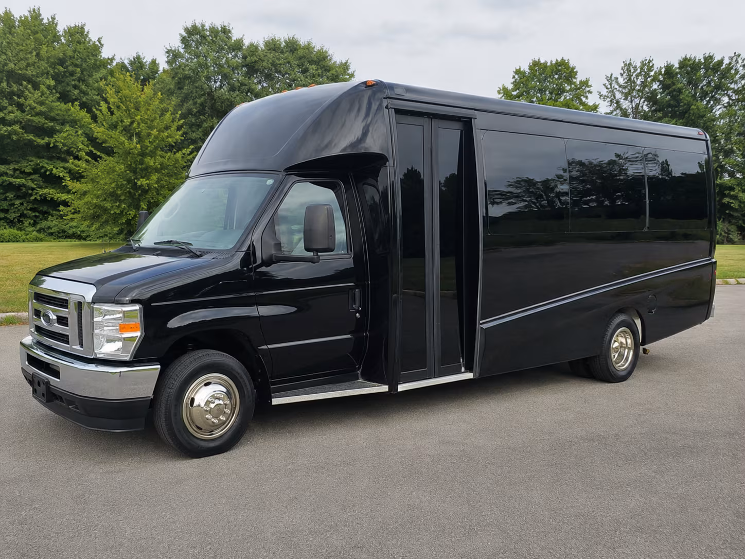 university of north dakota campus tour buses for student groups